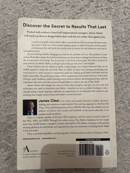 Книга “Atomic Habits” на английском