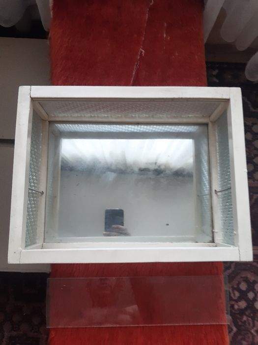 Аптечка от едно време.Става и за баня