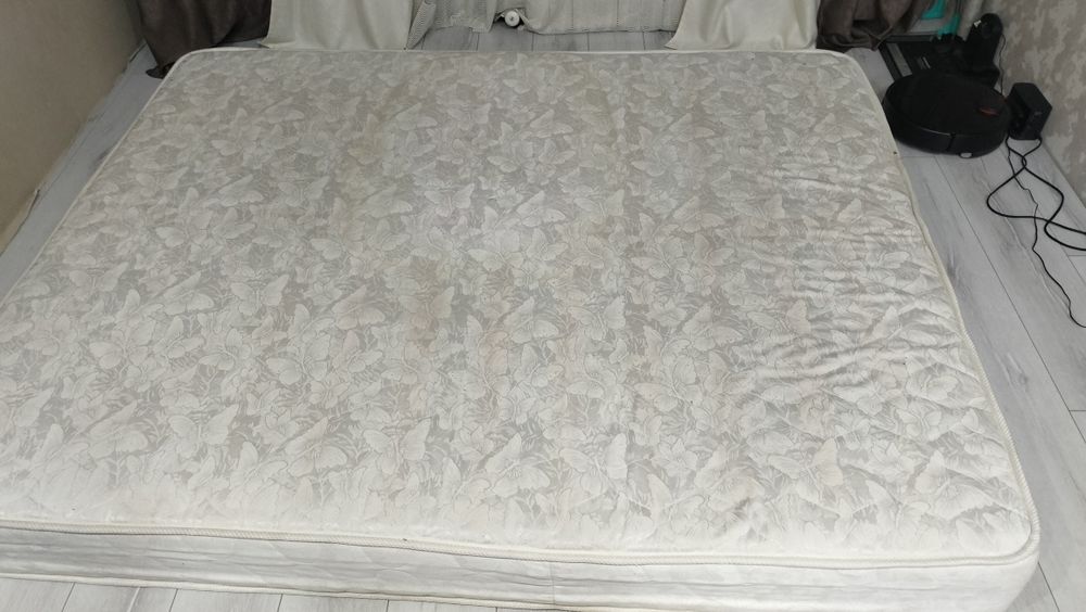 Продам матрас 200см160см20см