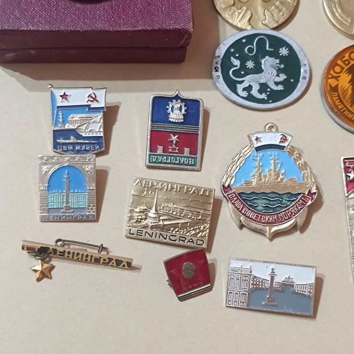 Медали ордени значки