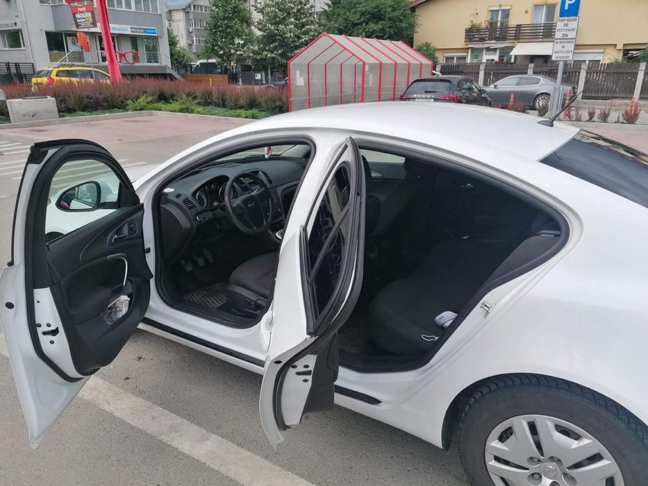 Masina Opel Insignia
