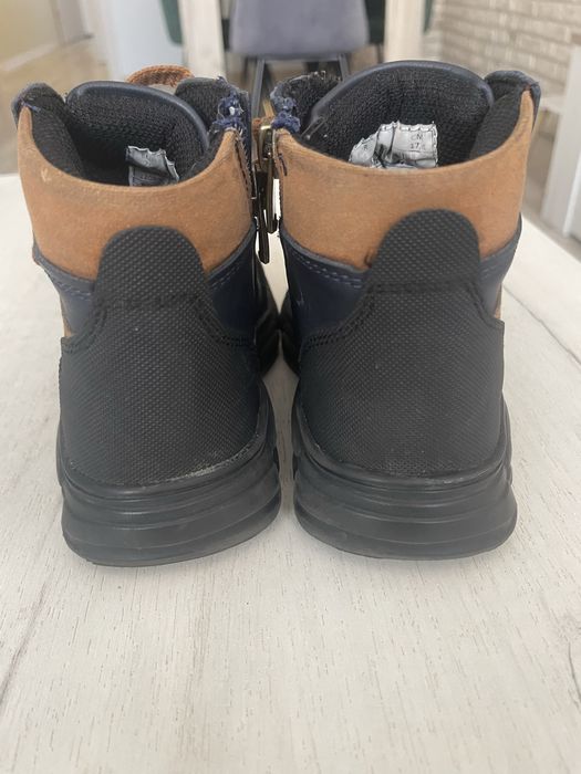 Боти за момче 26-ти номер