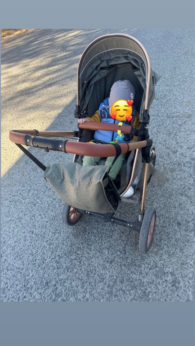 Коляска и детский велосипед