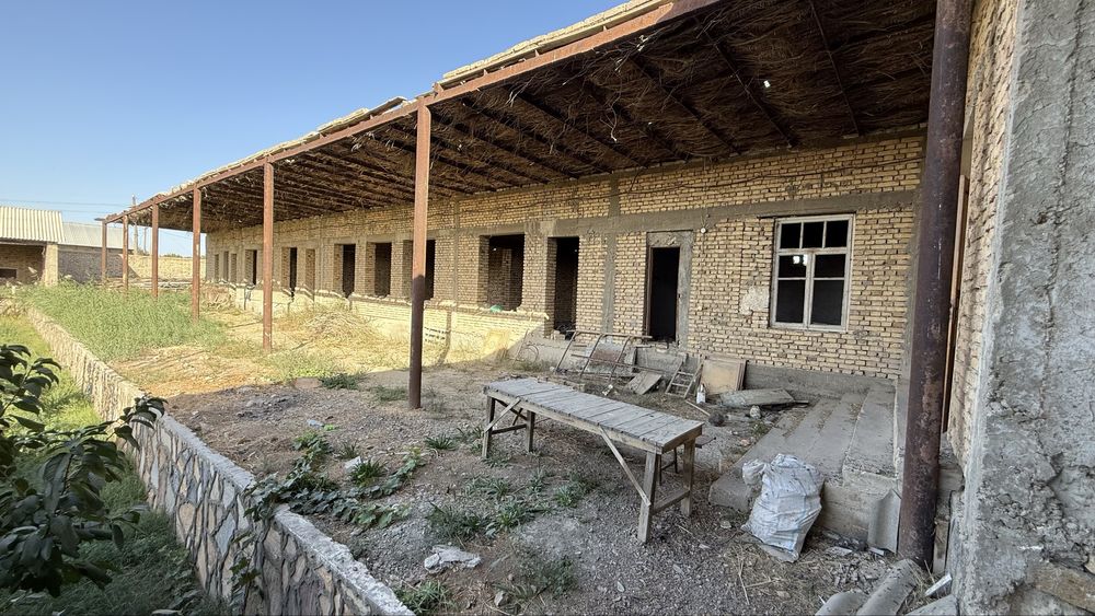 50 sotix uchaska sotiladi