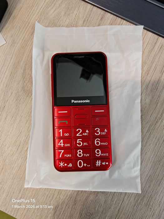 Telefon mobil seniori Panasonic KX-TU155EXRN cu stand incarcare, Rosu