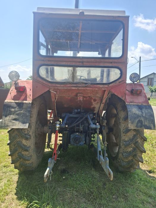 Vând tractor universal 650