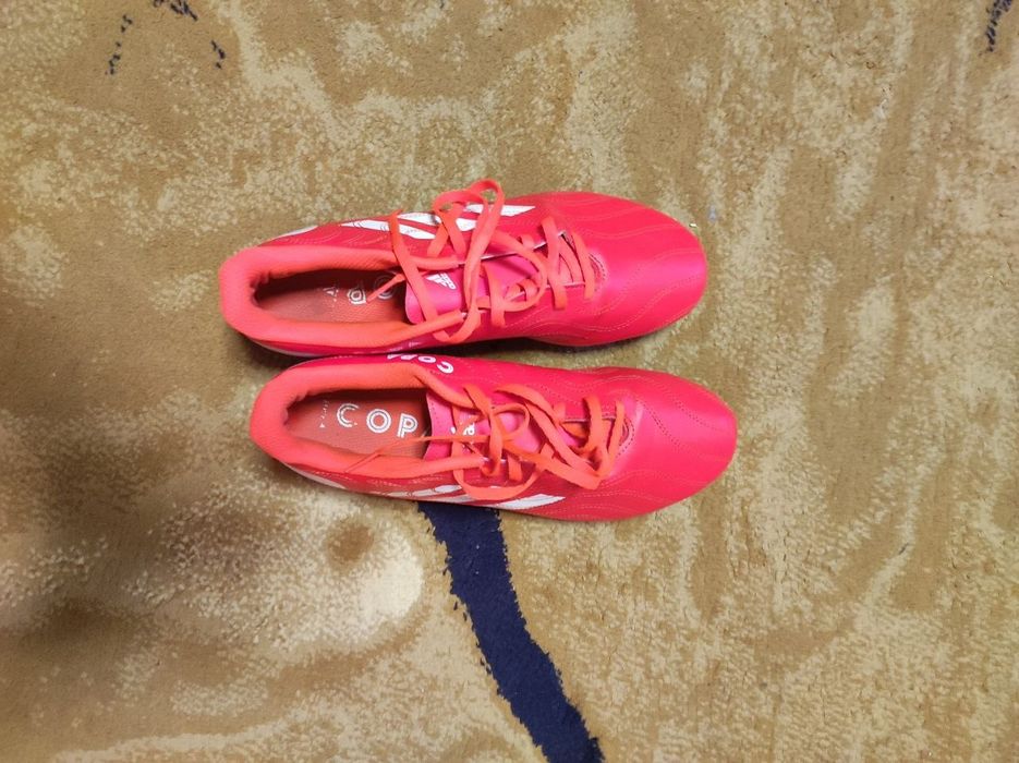 Продам футбольные бутсы на подростка размер 42.5