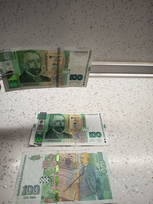 Българска банкнота от 100 лв истинска