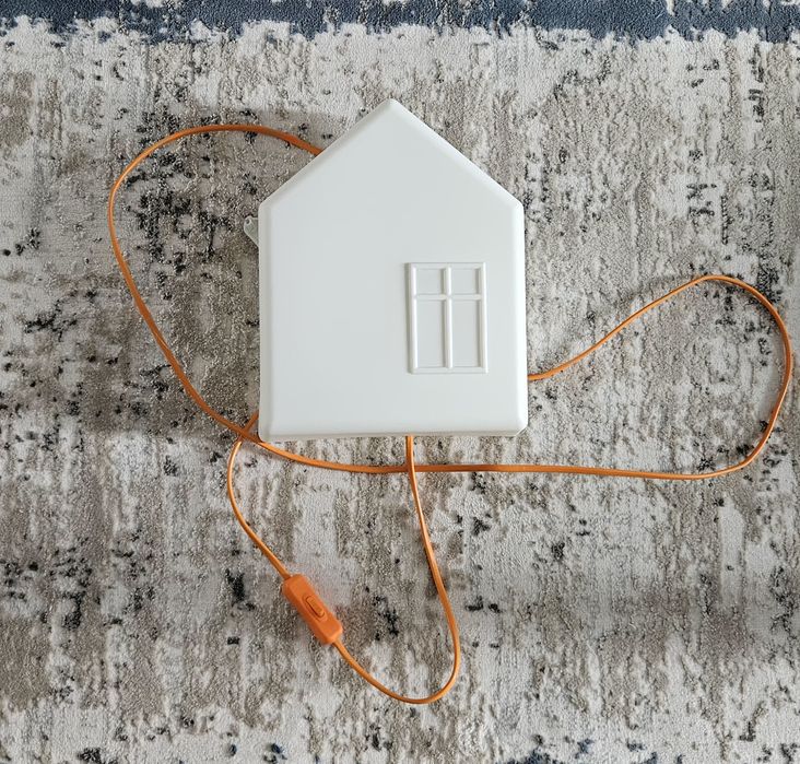 Veioza de perete căsuță