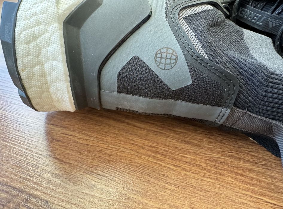 Sneakersi / ghete Adidas Terrex de dama (Nike, Puma)