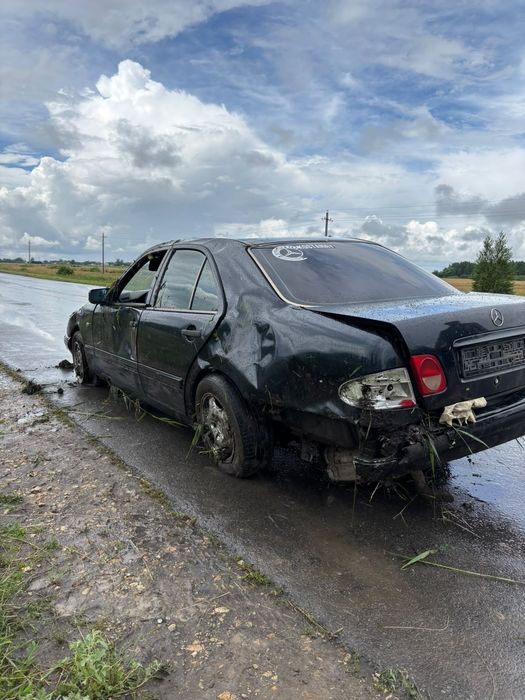 Продам мерседес w210, е230, м111