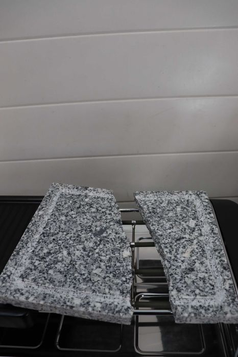 SEVERIN Раклет грил с естествен камък 1400W, вкл. 8 тигана, лек ДЕФЕКТ