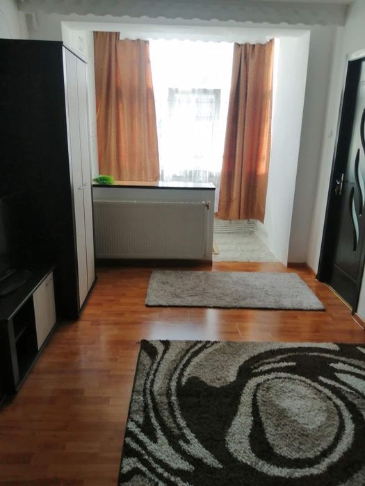 Închiriez garsonieră în zona Uzcasnic