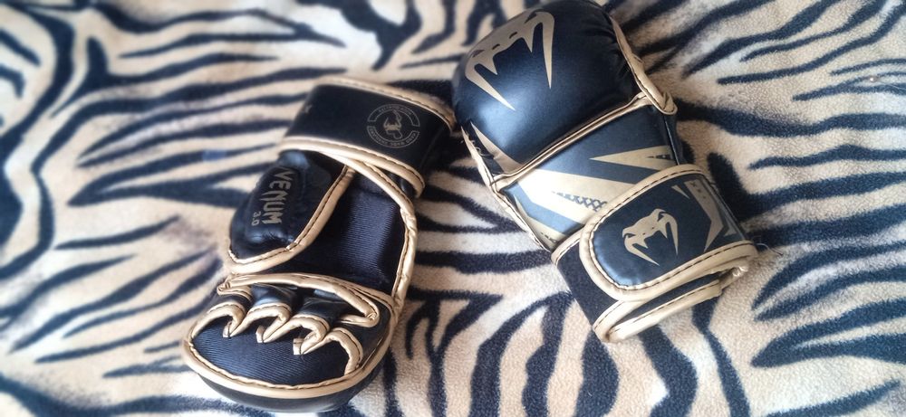 перчатки.      за 5тысяч тенге