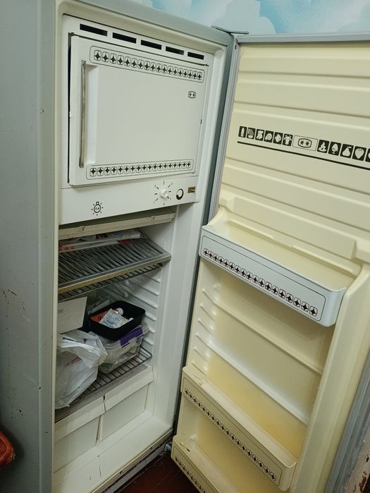 Холодильник и газ срочно продается