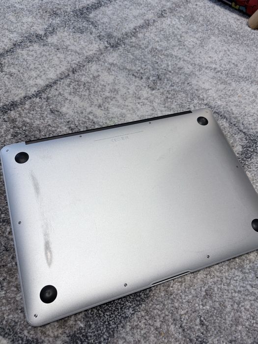 MacBook Air 13 inch (Early 2015) • 128GB SSD • Perfect Funcțional • Încărc
