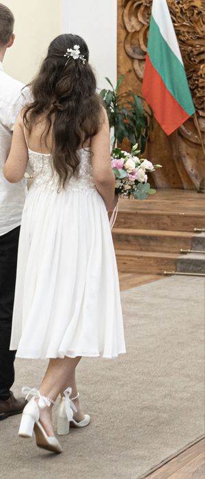 Бяла рокля Laona