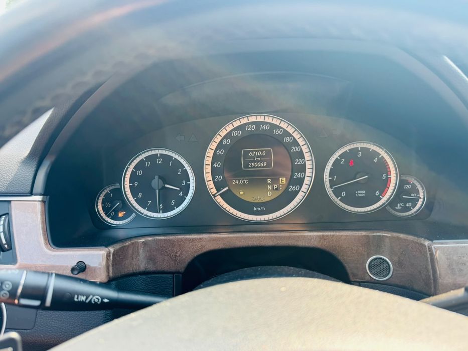 Vand sau schimb Mercedes E-Class 300