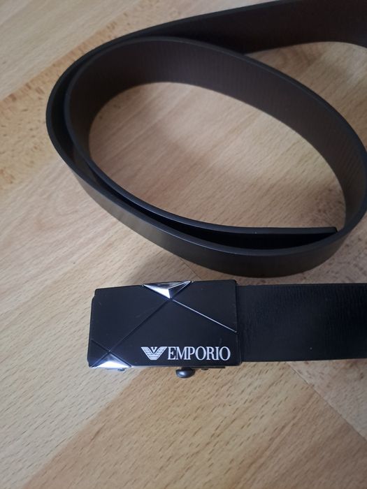 Vând curea Emporio nouă