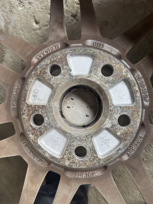 Джанти 19-ки свалени от Ауди А8 Д3