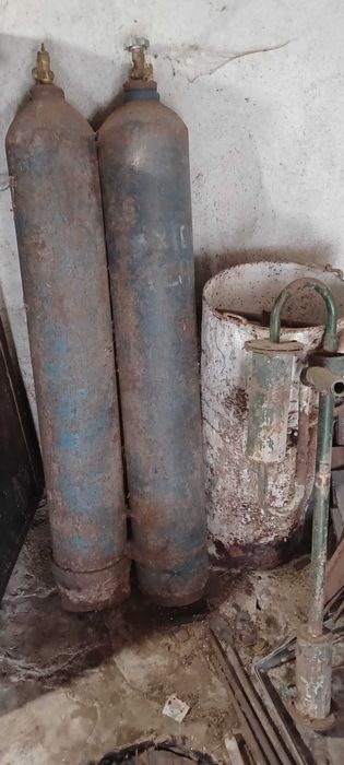 vand 2 tuburi oxigen cu furtunuri, reductie de oxigen, miner si becuri