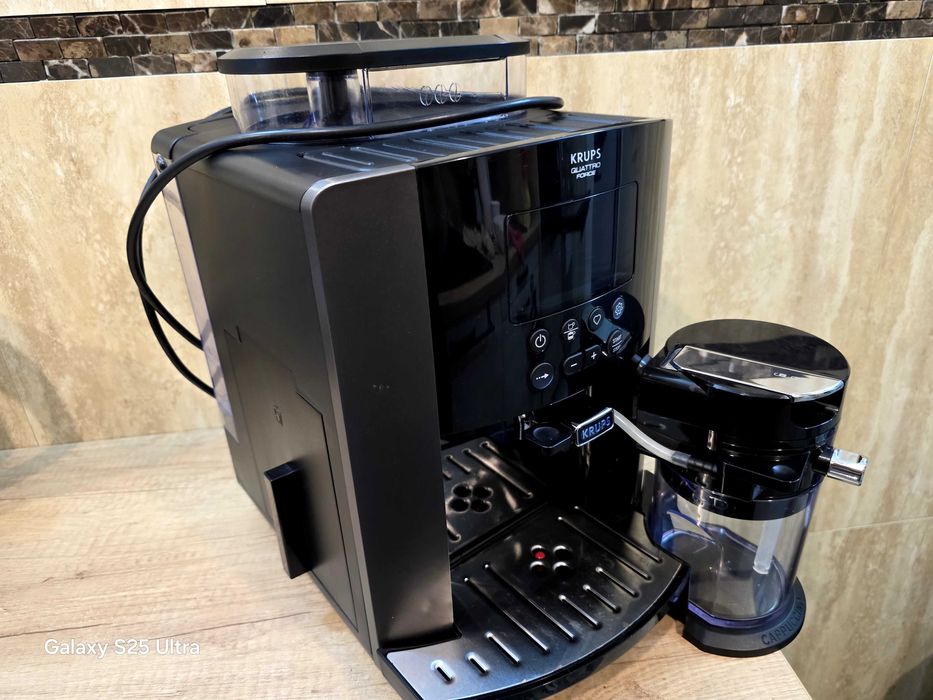 Vand Espressor automat KRUPS Arabica Latte EA819E10,