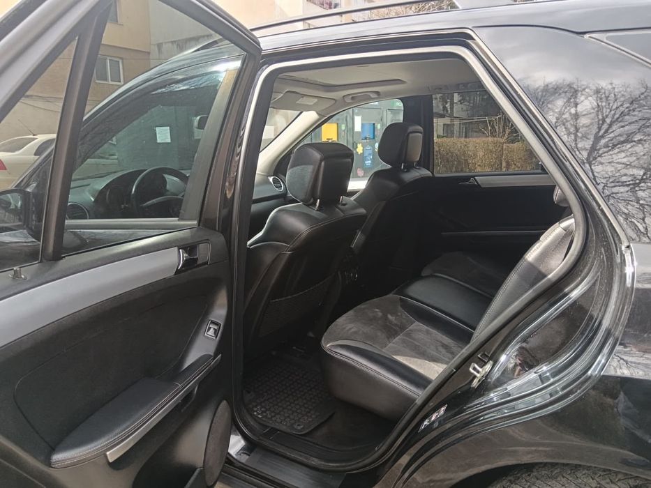 Mercedes ML autoutilitară 5 locuri