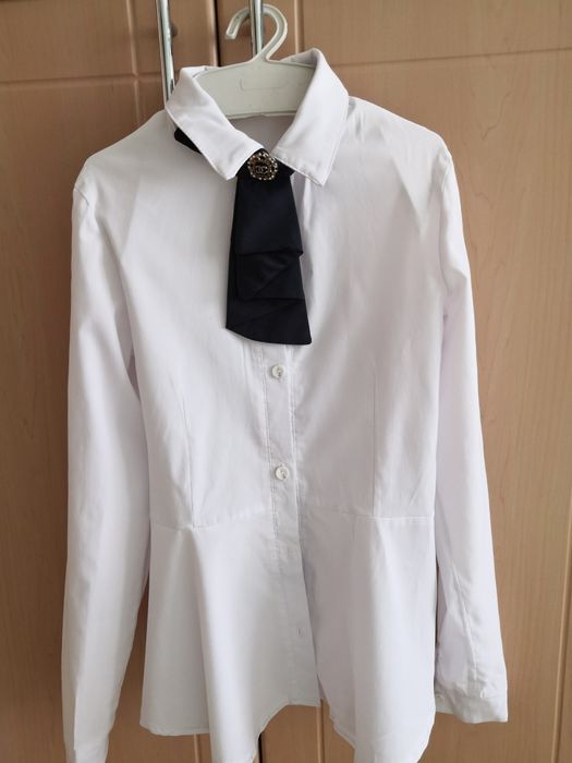 Продам блузки, юбки, сарафан для девочки. Школьная форма.