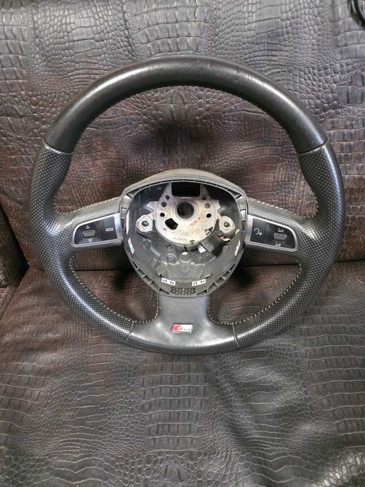 Продаваме S - Line волан за Audi A4 B8