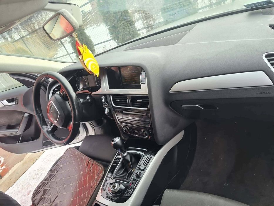 Vand a4 B8 2010 2.0  cuita motor 10 din 10 atenite nare acte  valabile