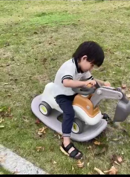 детская машина. Колеблющийся.