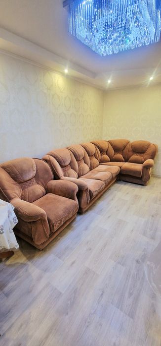 Продаётся угловой диван с креслом