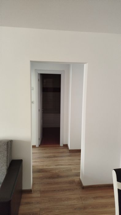 Închiriez apartament 3 camere