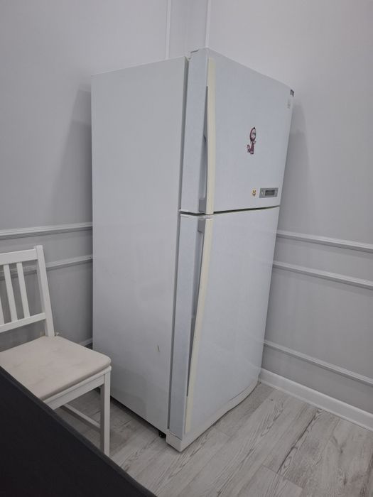 Продам Холодильник Daewoo FR530NT