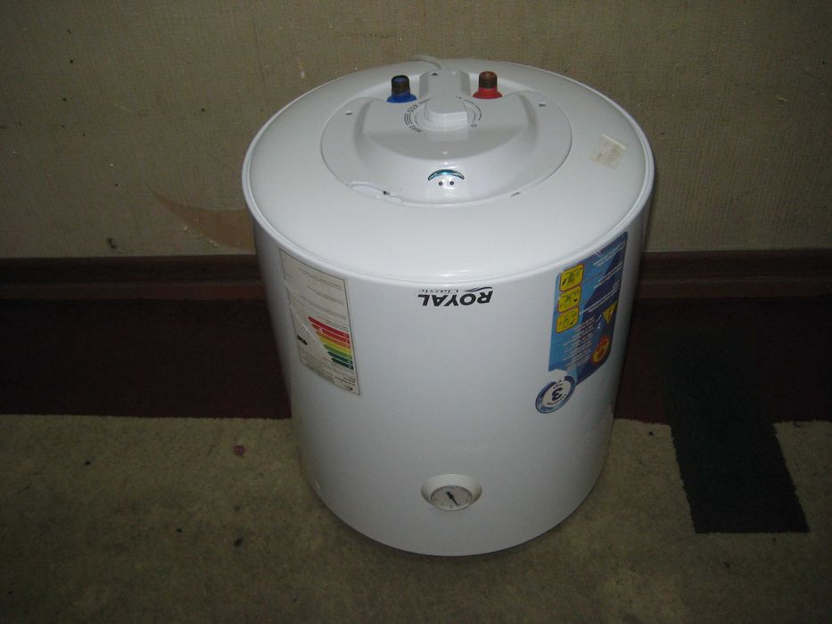 Водонагреватель Royal накопительный  50лт почти новым состоянии!