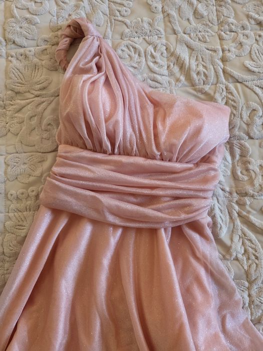 Дълга розова рокля