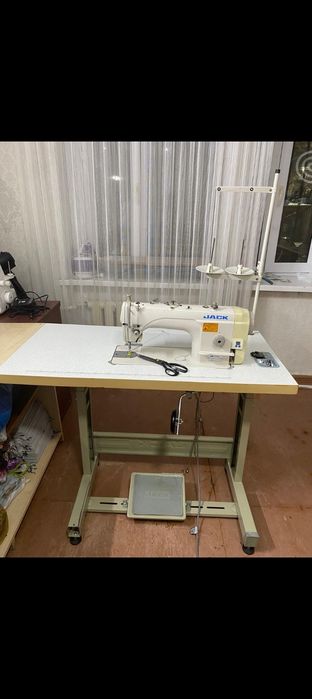 Продается швейная машинка