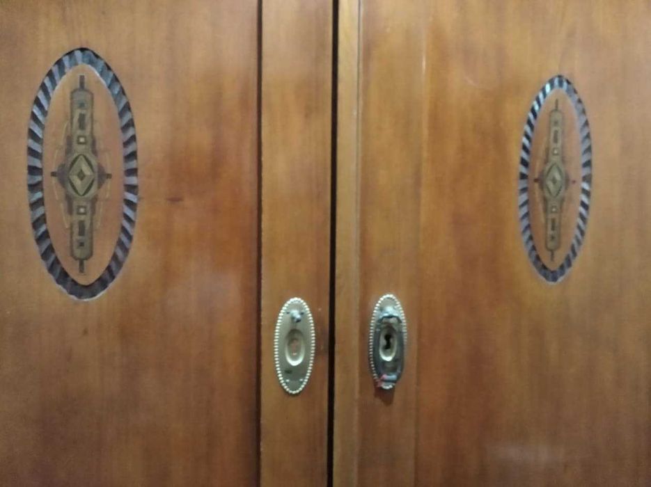 Старинен гардероб