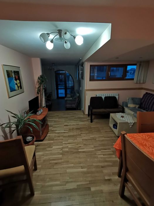 Дава се под наем Тристаен апартамент в Бургас, Център - 100 кв.м за 280.5 € - Снимка #4