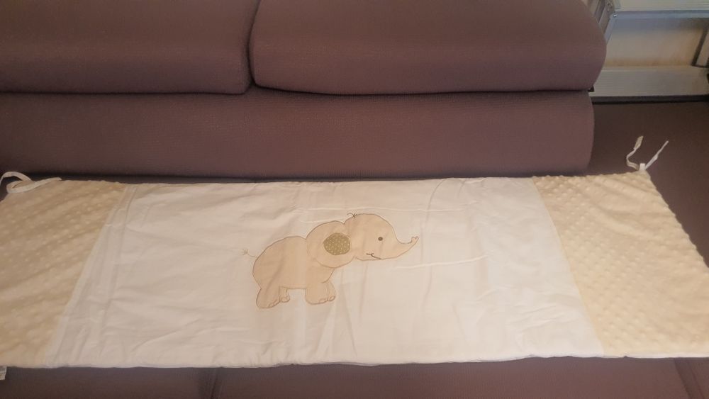 Бебешка олекотена завивка, плик, калъфка и 4 броя обиколници за кошара