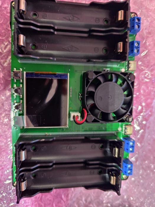 4-канальный тестер литеевых батарей.