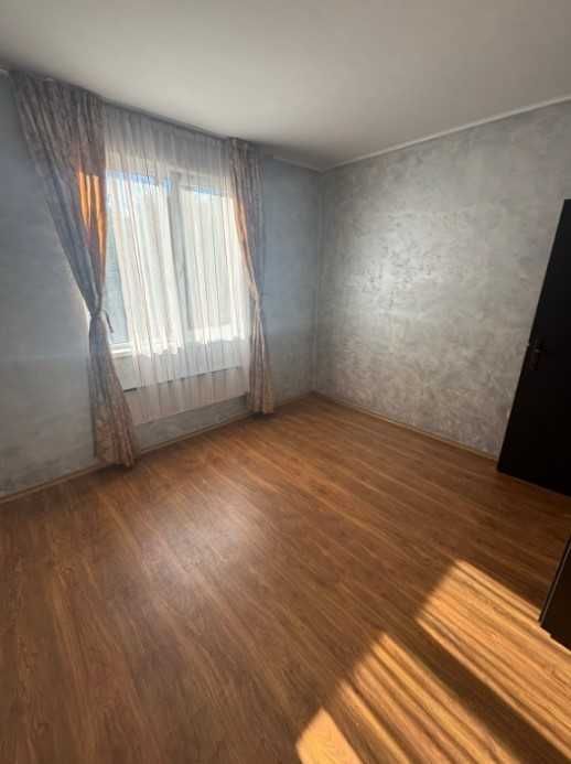 Продава се Тристаен апартамент в София, Център - 64 кв.м за 2610 €/кв.м - Снимка #2