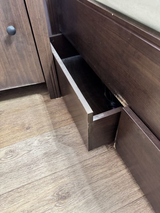 Кровать с двумя тумбочками (Венгрия)