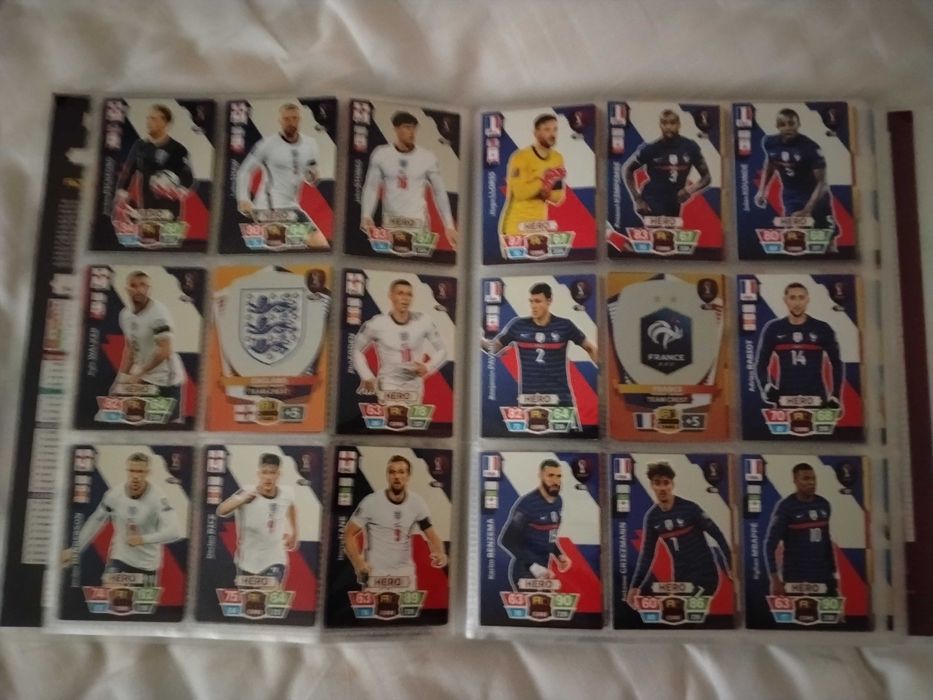 Колекционерски албум за карти  Panini World Cup Qatar Adrenalyn XL запълнен с всички карти