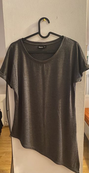 Bluza cu colt pe o parte