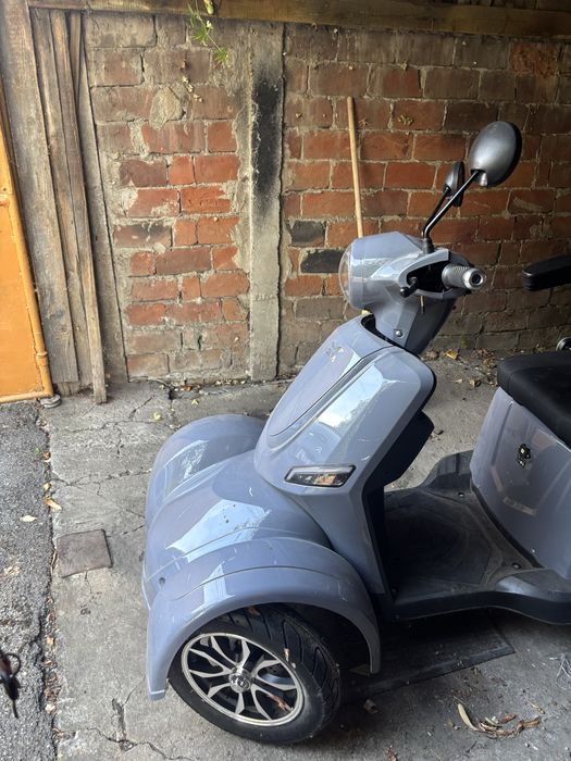 Scuter electric pentru persoanele in varsta sau cu dizabilitati