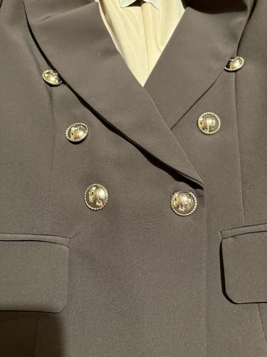 Дамско кафяво вталено сако