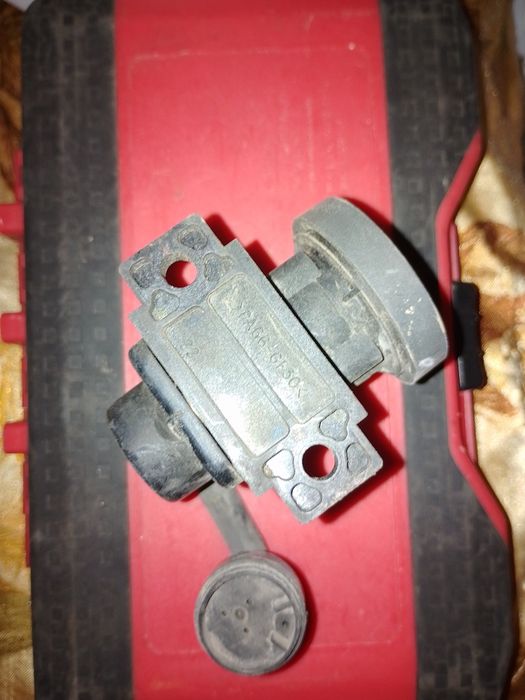 Части за Опел - стълоповдигач ключ  панел светлини вакуум клапан и сен