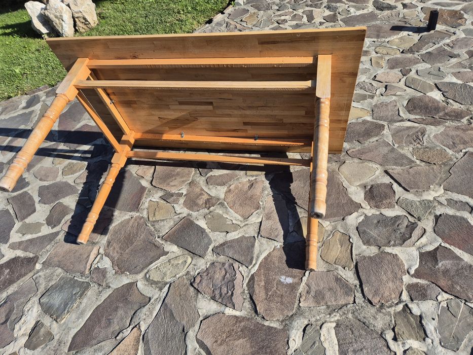 Mese și scaune lemn masiv