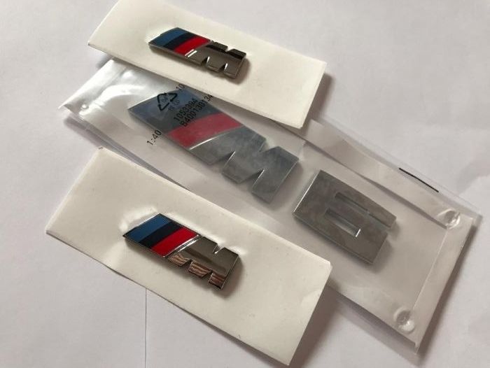 Set Emblema BMW M6 aripi/spate abs originale crom